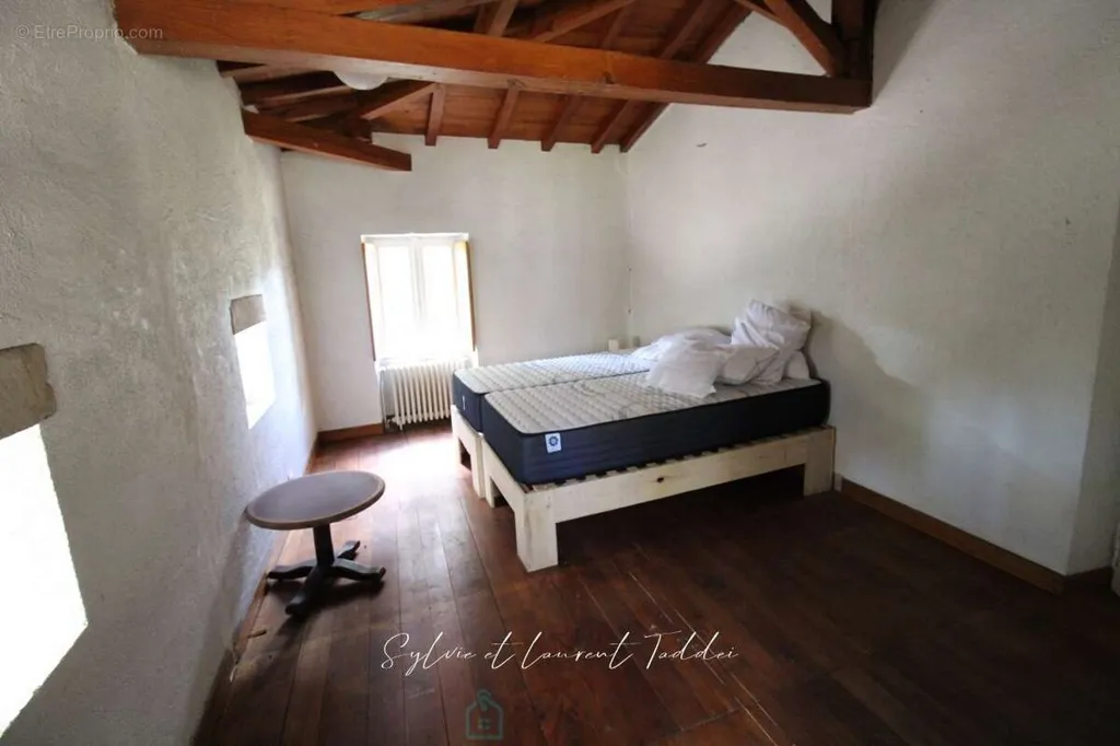 Maison 12 pièces à Montendre