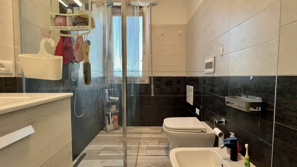 Salles de bain - Three-Bedroom Apartment with Panoramic View in Barbarano Mossano