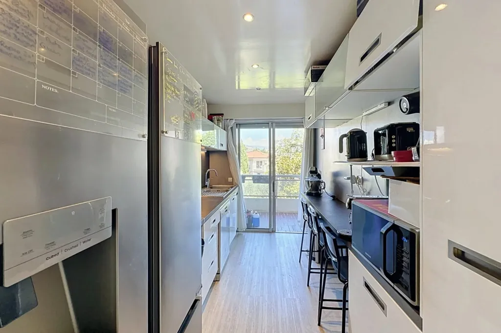 Kitchen - Luxury Apartment with Sea View in Nice