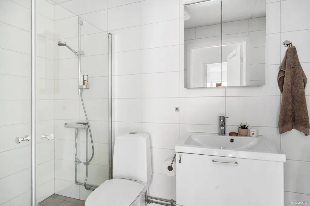 Vannitoad - Well-Planned Apartment with Open Plan in Hököpinge