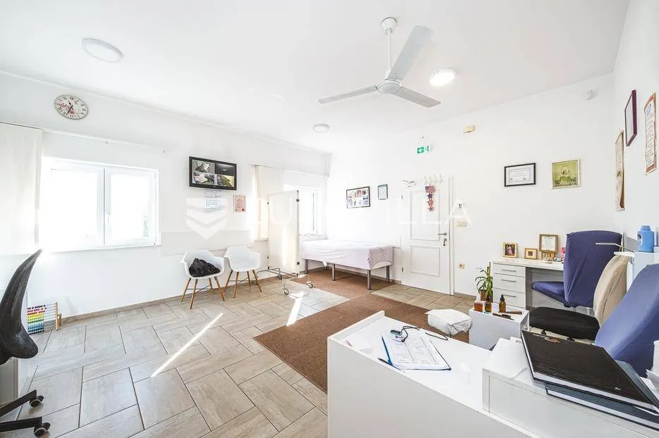 Kabinet - Modern Villa with Office in Samobor Centre