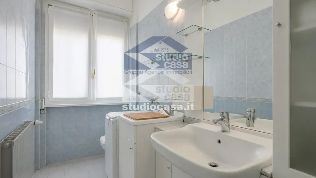 Salles de bain - Rearranged Apartment with Terrace in Milan