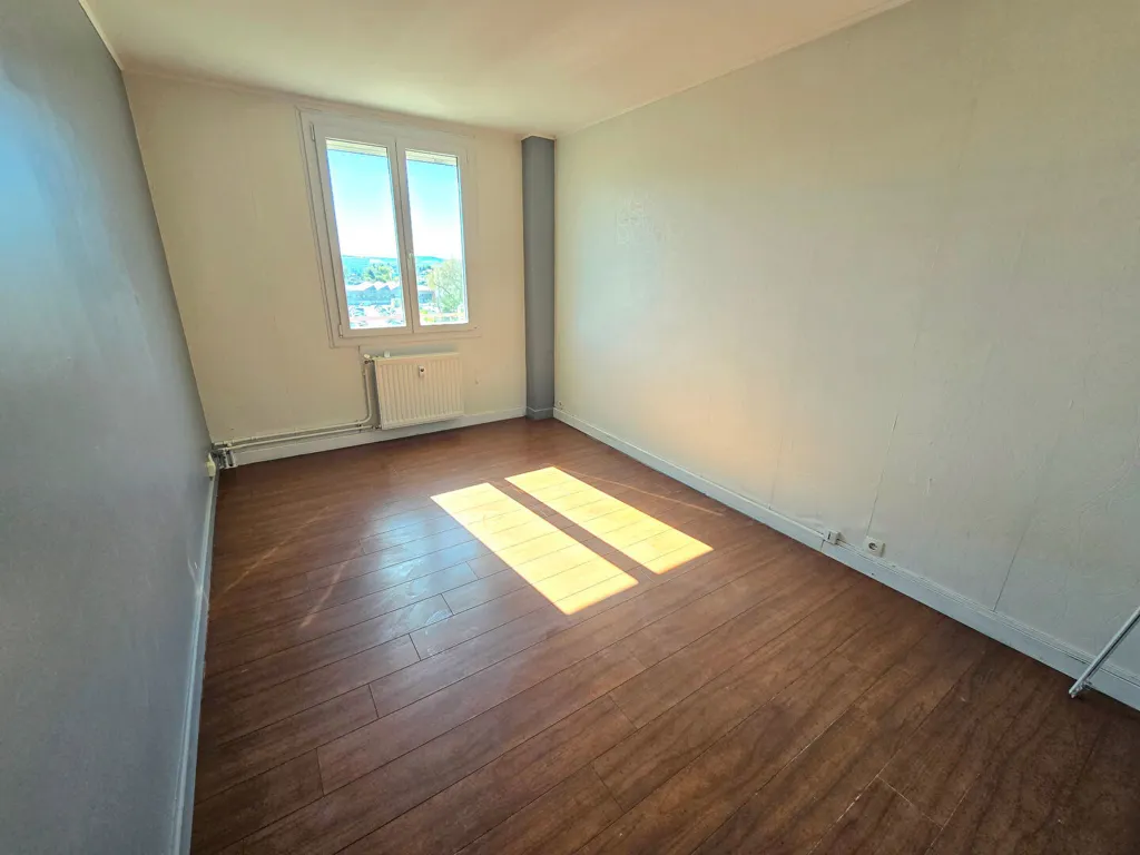 Pièces - Appartement 4 Pièces avec Vue Dégagée à Troyes