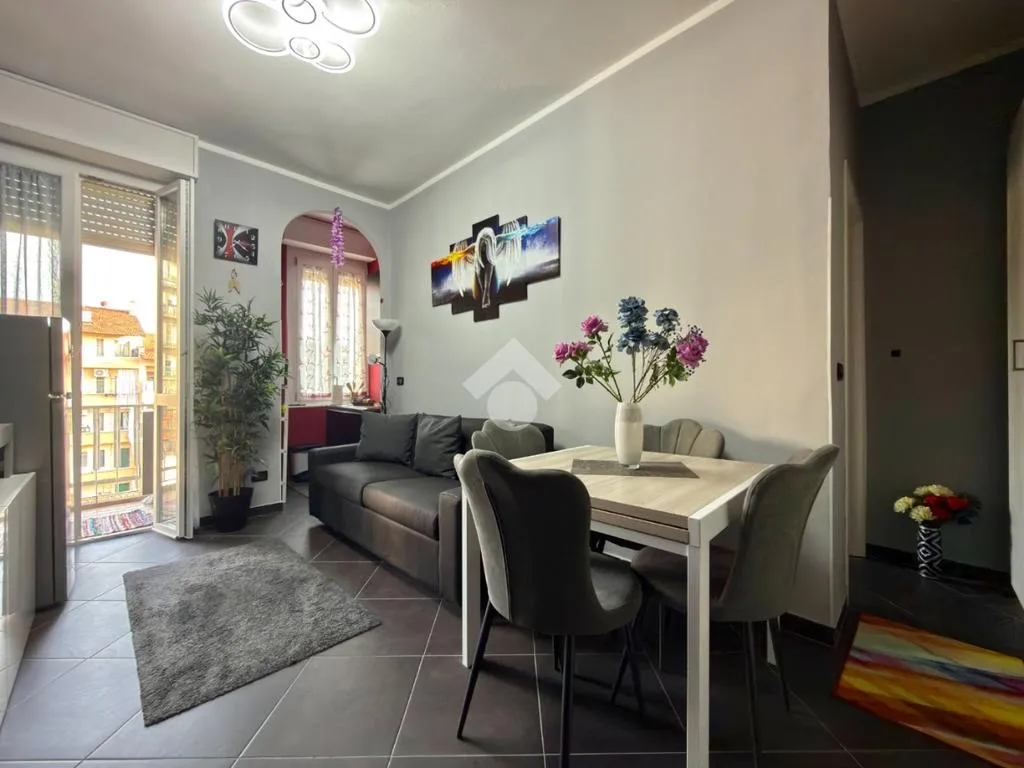 Elutuba - Fully Rented Flat with Balcony in Torino