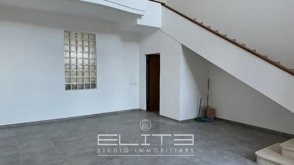 Soggiorno - Two-Level Apartment with Private Garden in Ancona