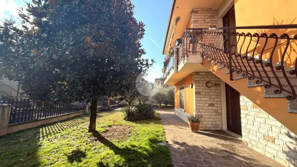 Toad - Villa with Pool in Puegnago Sul Garda