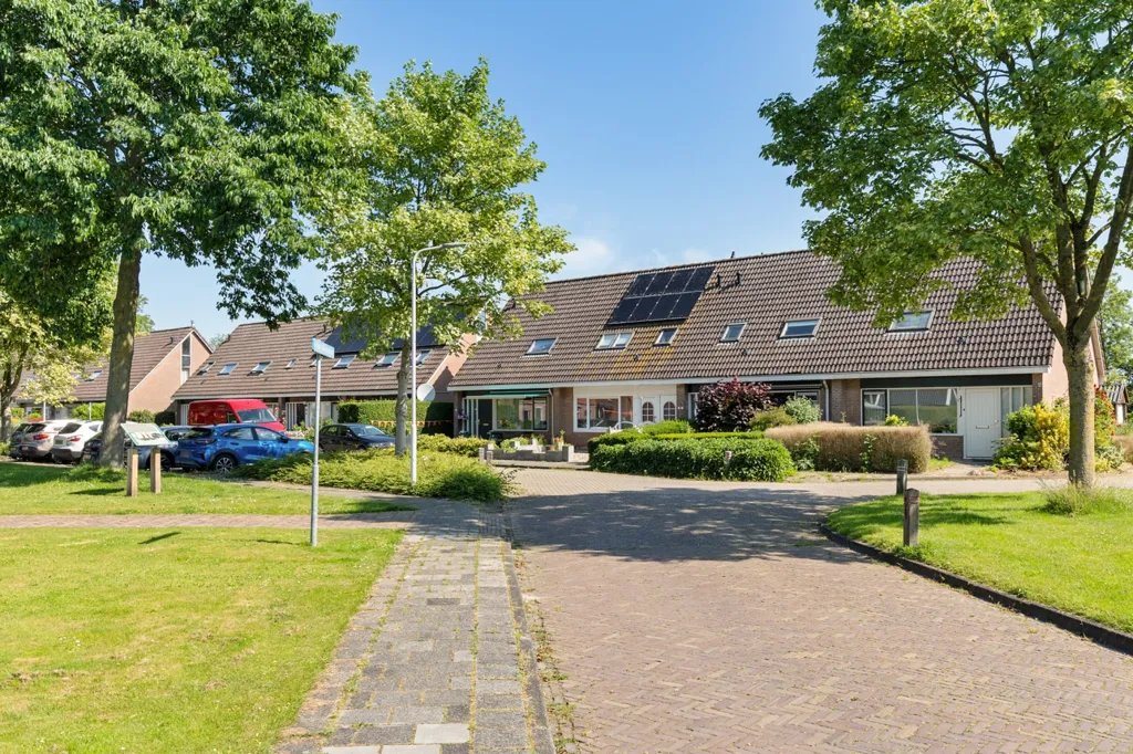 Exterior - Spacious Semi-detached House with Garden in Ie