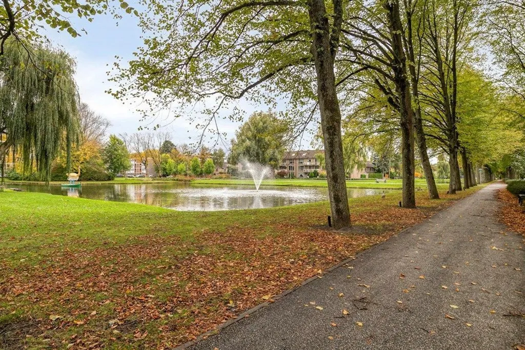 4-Bedroom Tussenwoning with Garden in Hillegersberg, Rotterdam