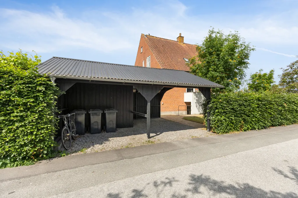 Extérieur - Classical Villa with Architect-Designed Garden in Odense