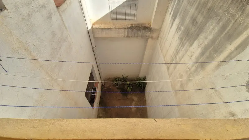 Aed - Three-Storey Townhouse with Balconies in Antella