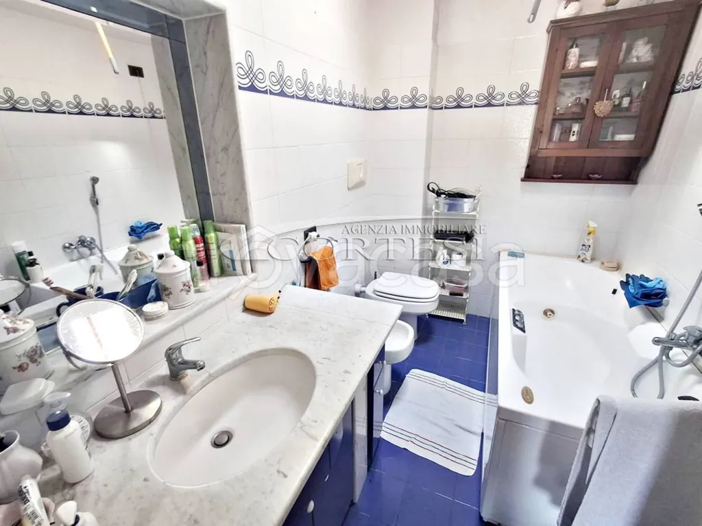 Salles de bain - Modern Apartment with Private Garden in Perugia