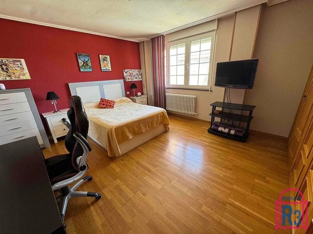 Magamistoad - Semi-detached House with Pool in Villaquilambre