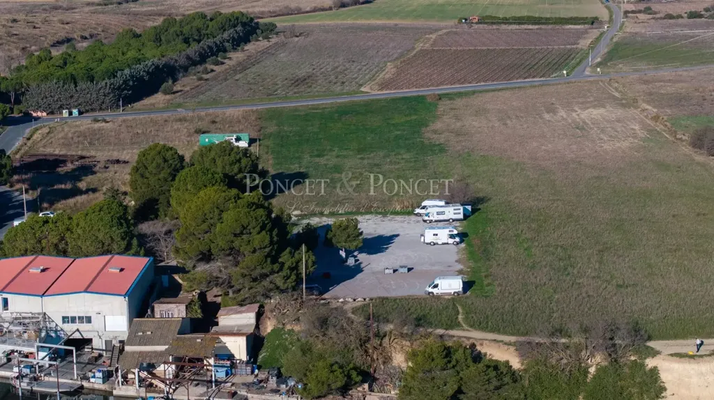 Vue aérienne - Ferme de Coquillages avec Restaurant sur l'Étang de Thau