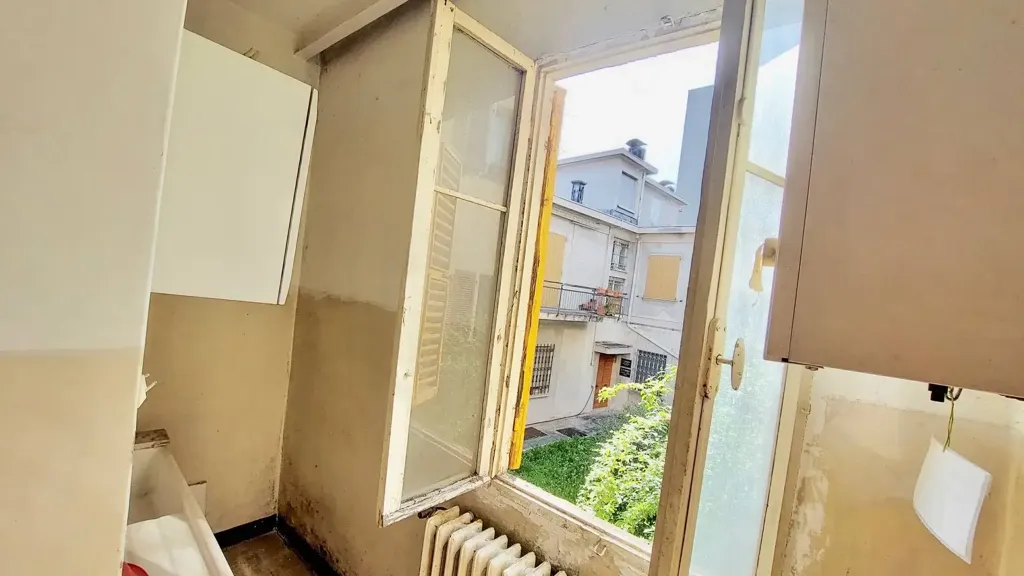 Bathrooms - 7-Room Apartment with Balcony in Fabriano