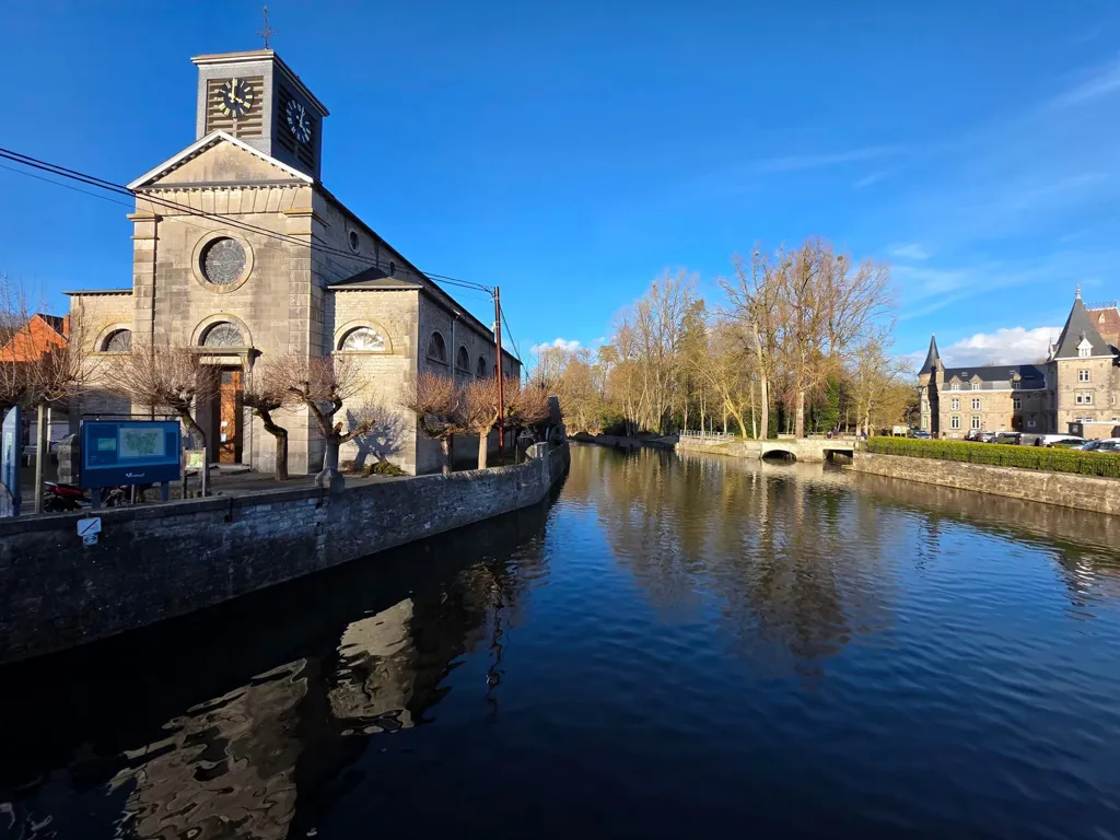 Fermette à Rénover avec Grange à Nismes, Viroinval