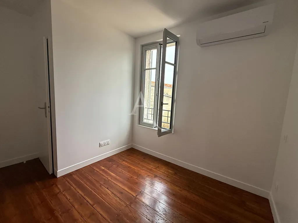Toad - Refurbished 2-Bed Flat with Courtyard in Saintes