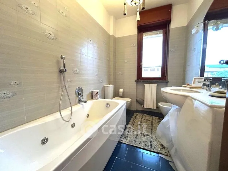 Salles de bain - Triplex with Double Garage in Varese