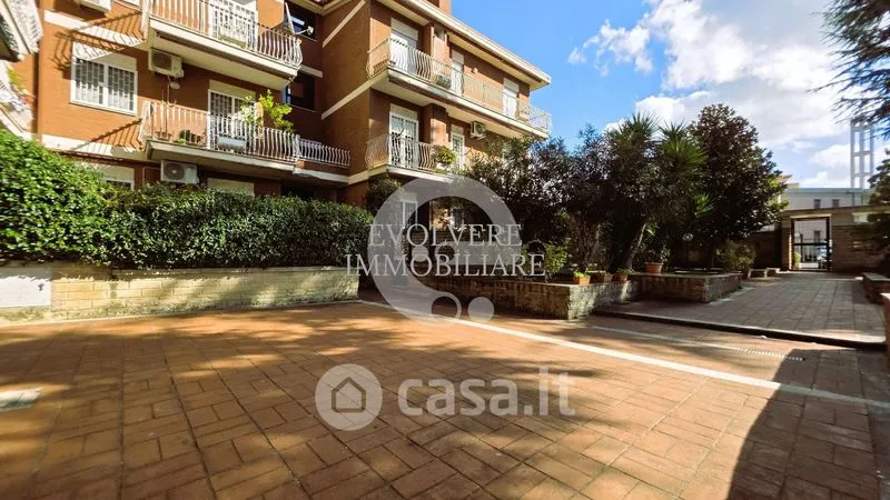 Jardin - Three-Bedroom Apartment with Balcony in Rome