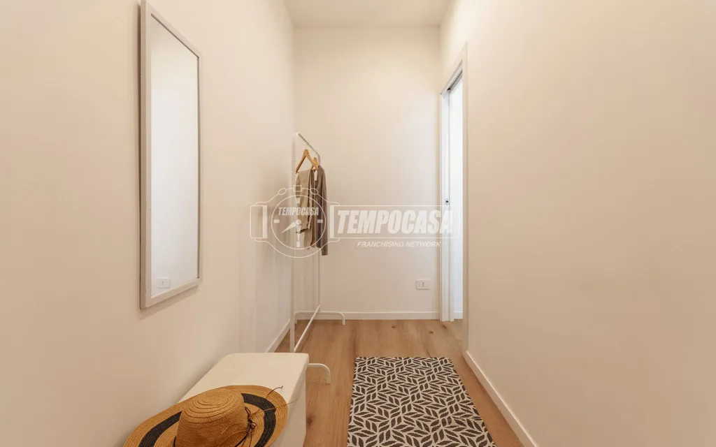 Hallway - Ground Floor Apartment with Balconies in Como