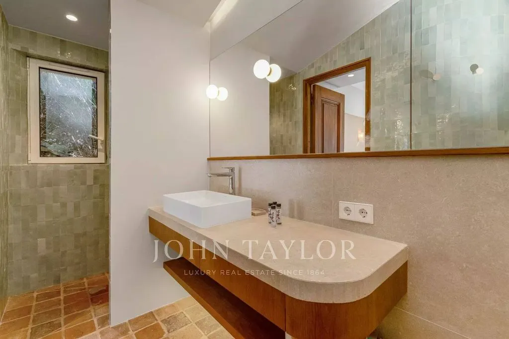 Salles de bain - Maison de Luxe avec Vue Mer à Ramatuelle