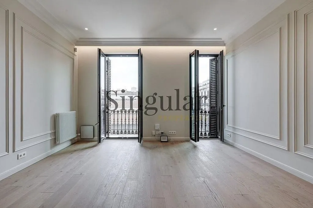 Pièces - Historic Apartment with Balcony in El Born