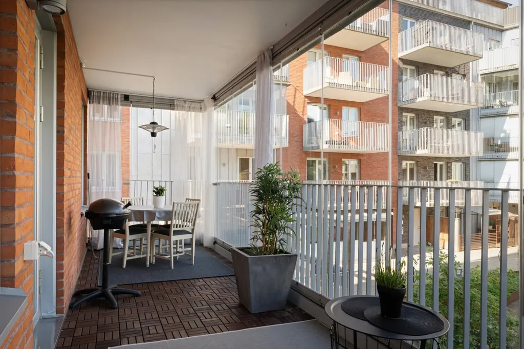 Rõdu - Three-Room Apartment with Two Balconies in Hovås