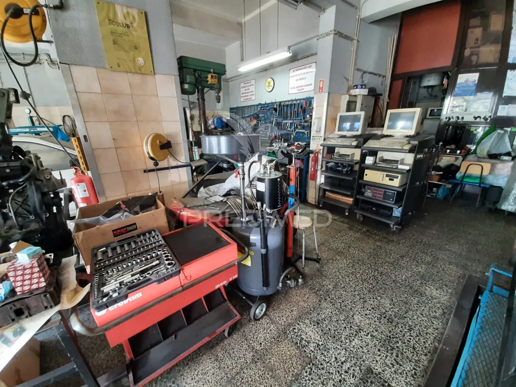 Garage - Mechanic Workshop with Established Clientele in Seixal