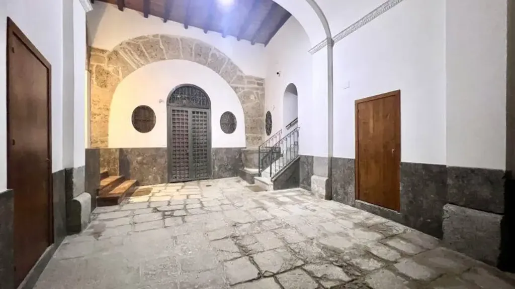 Entrée - Rustic Trilocale with Terrace in Palermo