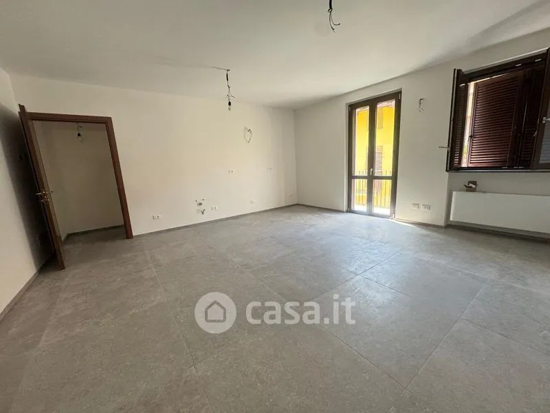 Pièces - Rear-Facing Apartment with Balcony in Gambolò