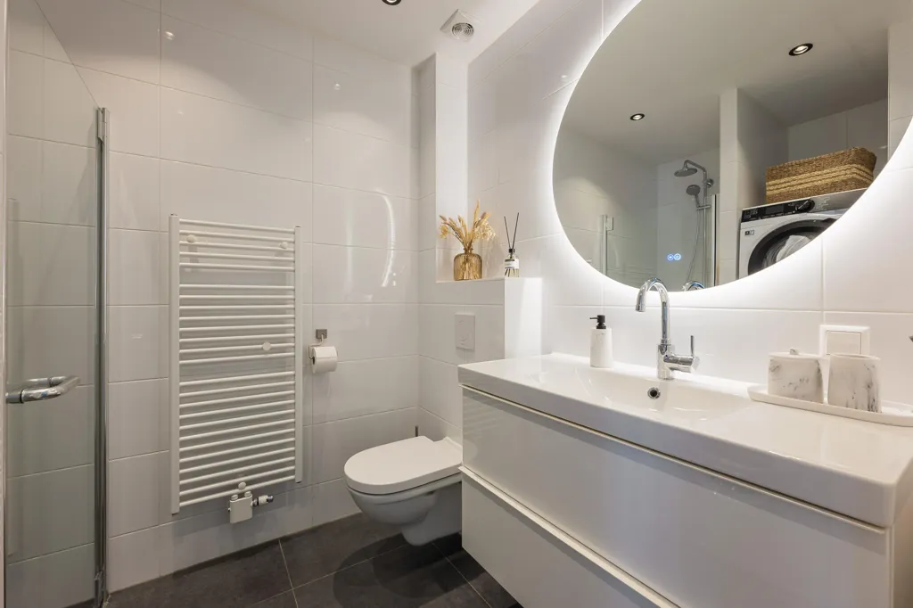 Salles de bain - Bright Apartment with Balcony in Amsterdam