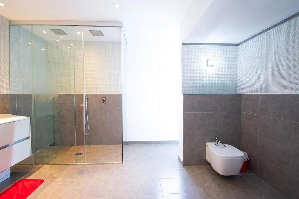 Bathrooms - Luxury Villa with Pool in El Toro