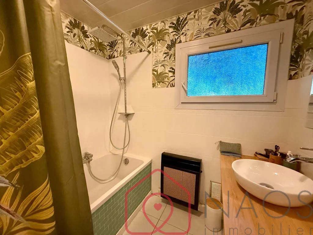 Salles de bain - Appartement 3 Pièces avec Vue Verdure à Saint-Raphaël
