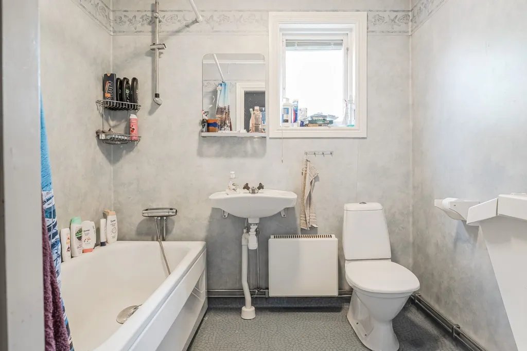 Salles de bain - Fully Let Terraced House with Nature Near Ånge