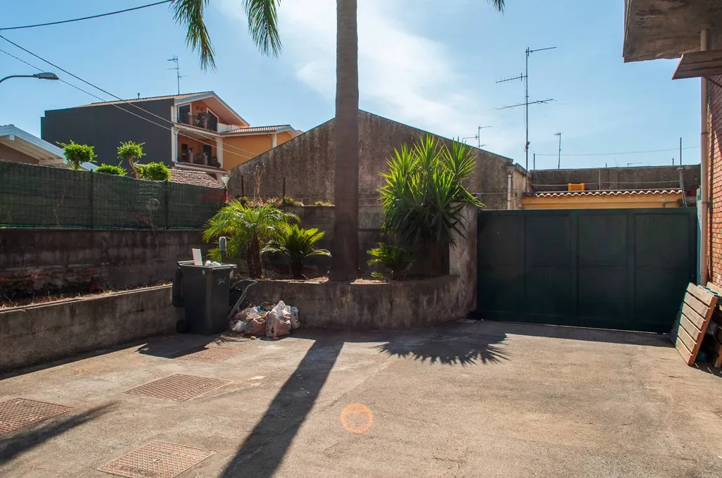 Aed - Commercial Unit with Bakery in Acireale