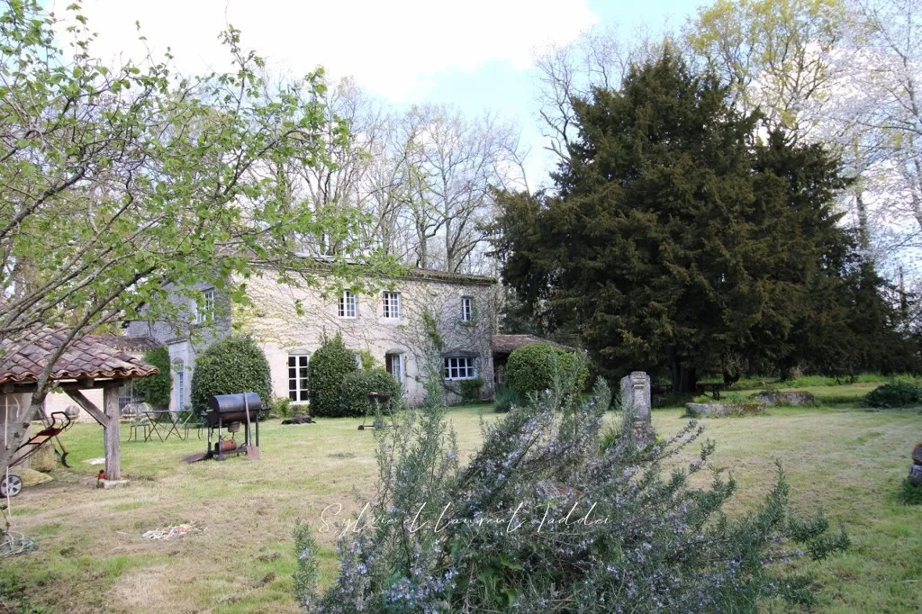 Giardino - Rustic Stone House with Garden near Montendre