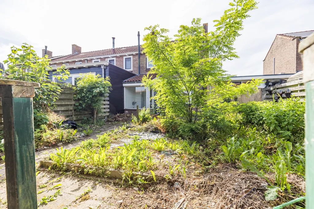 Jardin - Corner House with Garden in Puttershoek