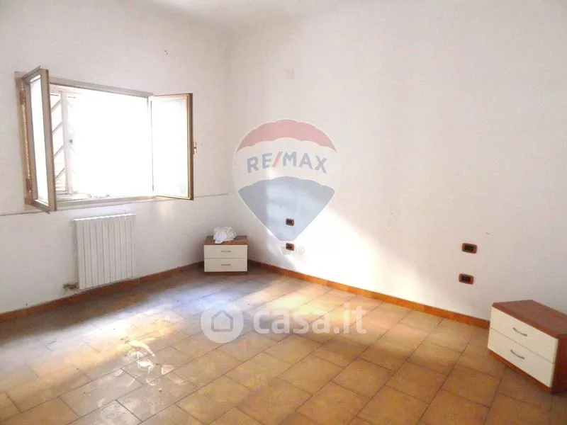 Toad - Three-Bedroom Flat with Balcony in Taranto