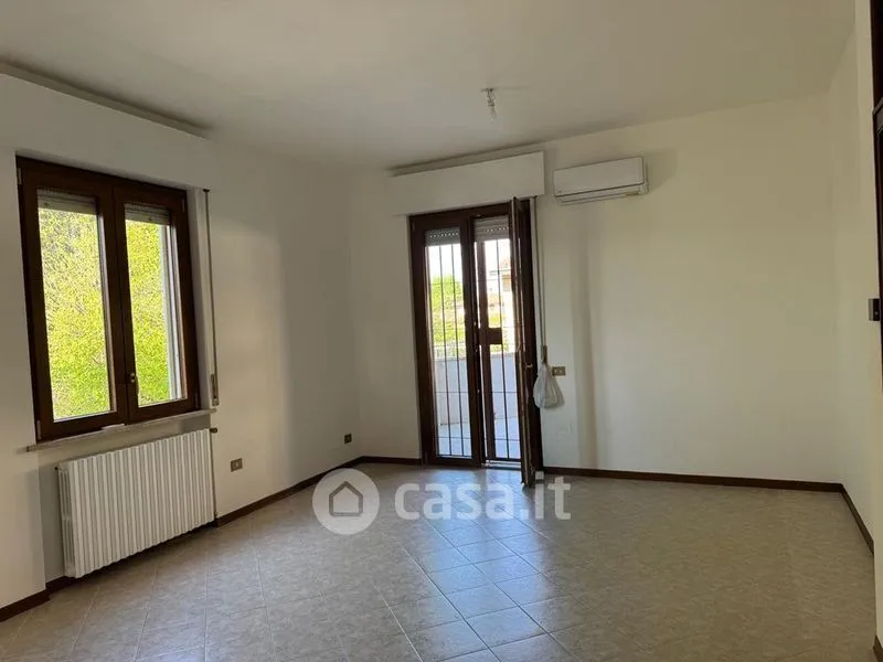 Stanze - Three-Bedroom Apartment with Terrace in Cremona