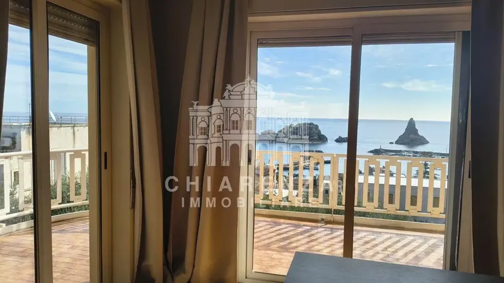 Rõdu - Panoramic Apartment with Terraces in Aci Castello
