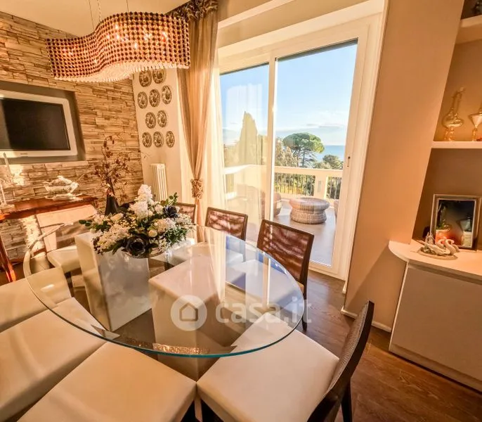 Salle à manger - Luxury Penthouse with Sea View in Genoa