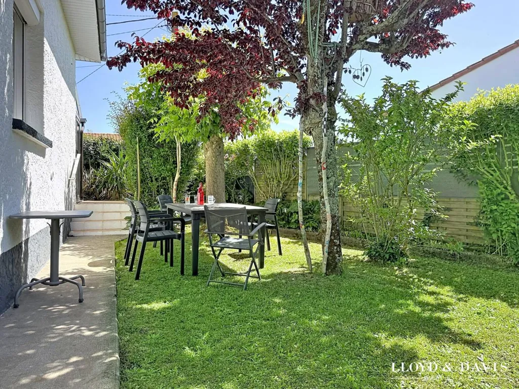 Garden - Renovated House with Garden in Royan
