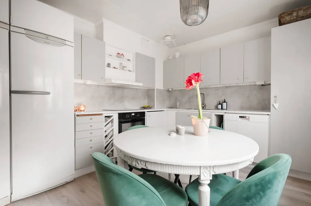 Söögituba - Corner Flat with Balcony in Lillsjö, Stockholm