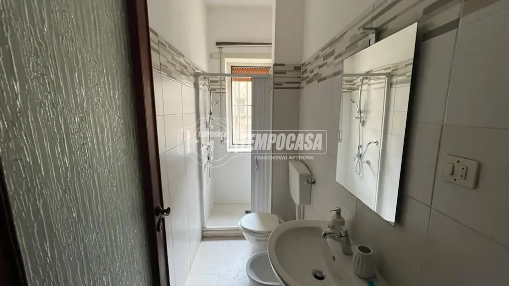 Salles de bain - 5-Bedroom Apartment with Lift in Naples