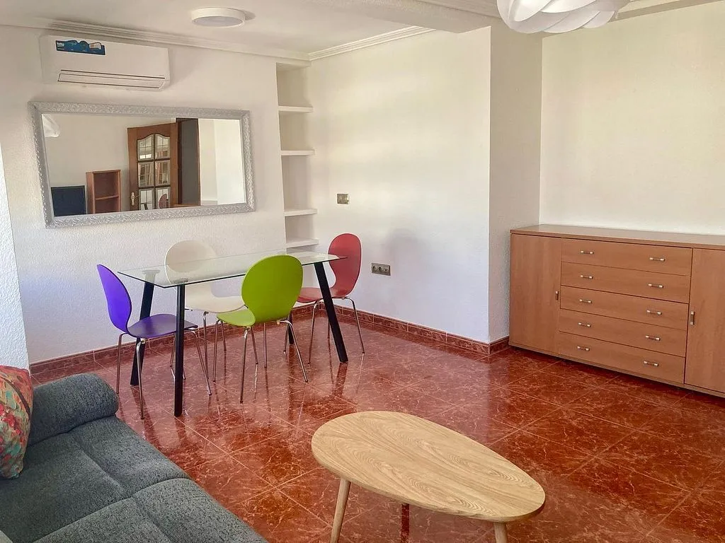 Soggiorno - Bright Apartment with Air Conditioning in Figueroa Park