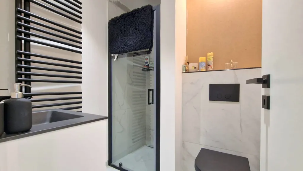 Vannitoad - Renovated Apartment with Terrace in De Panne