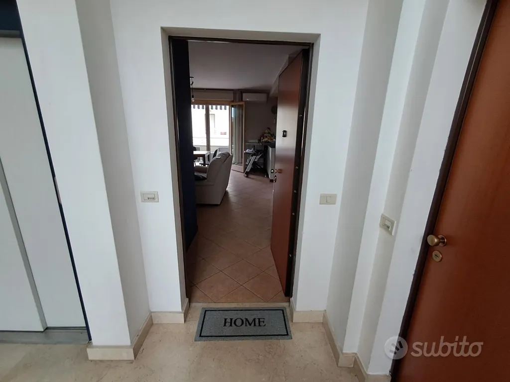 Esik - Spacious Apartment with Balcony in Spinetoli