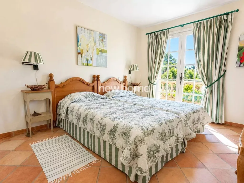 Chambres - Villa avec Piscine Chauffée à Valbonne