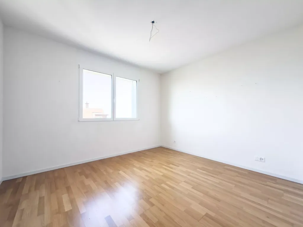 Pièces - 3.5-Piece Lakefront Apartment in Riviera Vaudoise