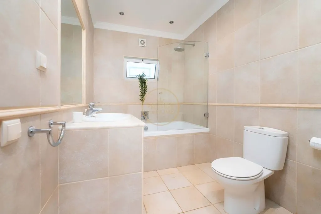 Vannitoad - Luxury Villa with Pool in Quarteira