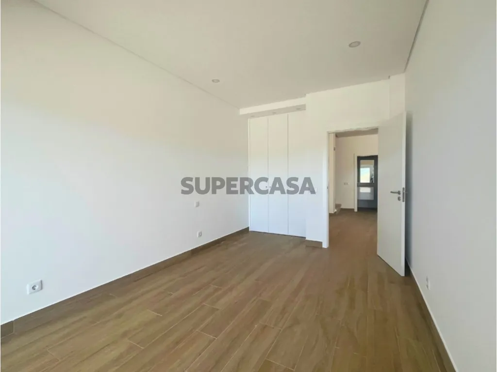 Bedrooms - Newly Built House with Terrace in Caparica